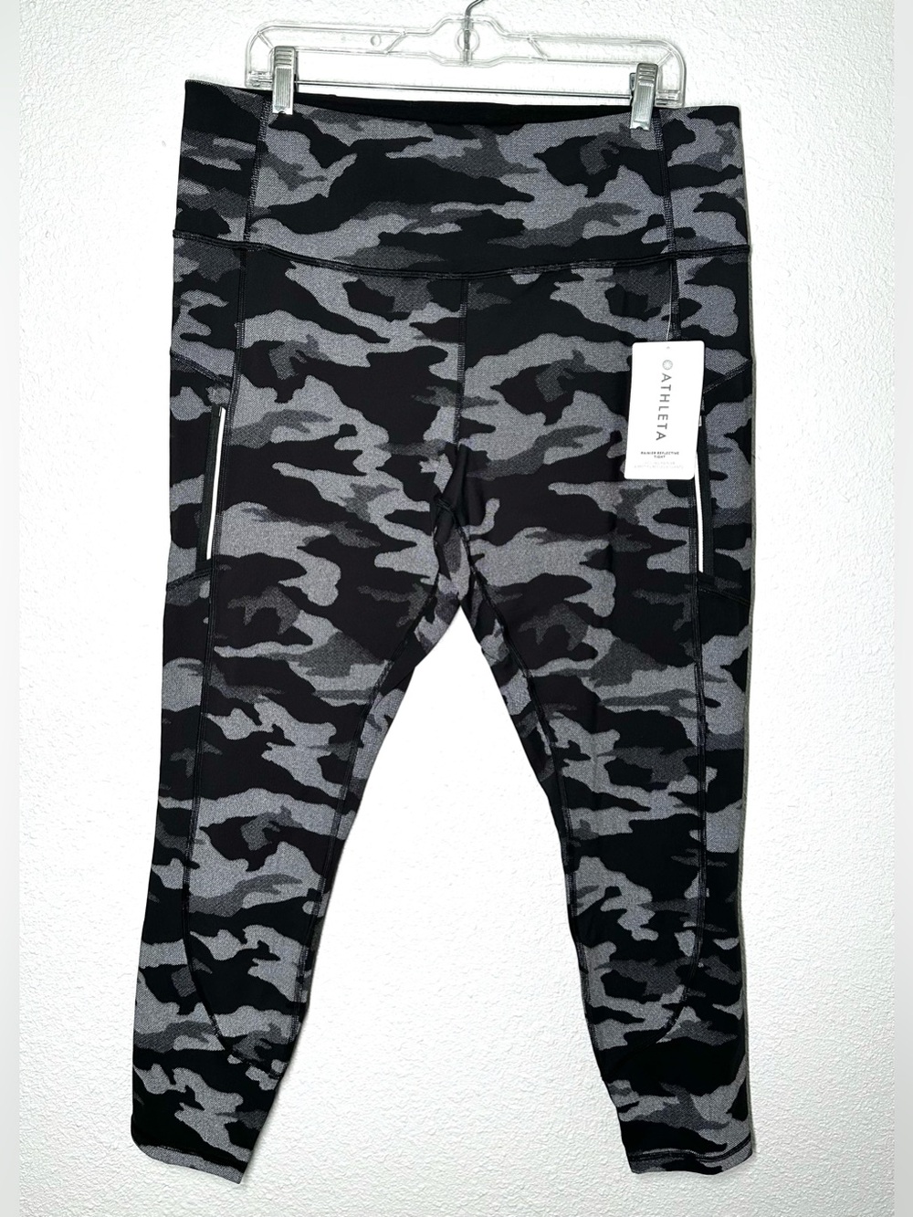 NWT Athleta Women’s Rainier Reflective Tight Leggings Camo Black Cropped 2XL